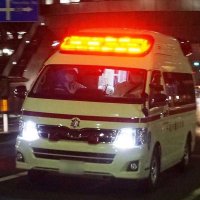 タクシーにはねられ自転車の男性重体　千葉市美浜区