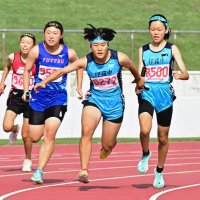 千葉県中学新人陸上　男子円盤大下（おゆみ野南）大会新Ｖ　男子高跳東野に栄冠　男子４継井野制す
