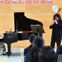 ピアノ、オーボエ　プロの演奏体感　香取中で音楽教室　高度な技術力に驚き