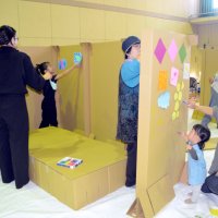 芸術の秋廃校で　気鋭作家ら来場者と創作活動　市原市
