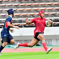 流通経大柏―八千代松陰　前半、トライを決める流通経大柏の石村ビシャル（右）＝２日、柏の葉公園総合競技場