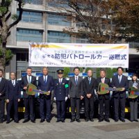 地域防犯力の向上に　夢まるふぁんど　青パト、３市に贈る