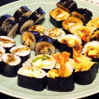 伝統の味に加え、各店が趣向を凝らしたオリジナルの鉄砲巻き
