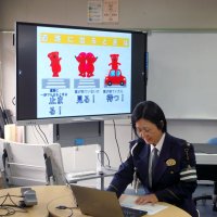 事故減へ朝の安全教室　八千代の小学校　横断歩道の渡り方　自転車の乗り方　署員が改めて交通ルール説明