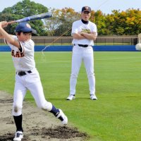 【写真特集】「ミスタープロ野球」目指せ　佐倉で長嶋茂雄少年野球教室　往年選手、背番号「３」で指導