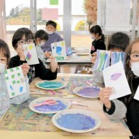 家族思い年賀状投かん　虹や動植物、個性豊かに　長生　【師走スケッチ２０２５】