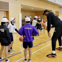 運動の楽しさ知って　プロバスケ選手が“先生”　大網小