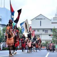 鎌ケ谷市民まつりで勇姿を見せる「相馬野馬追」の騎馬武者行列（鎌ケ谷市提供）