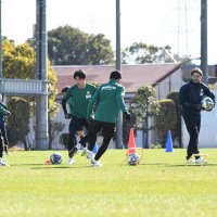 今年初の全体練習を行う千葉イレブン＝ユナイテッドパーク
