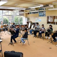 地域のイベントで演奏を披露することを目標に練習に励んでいる