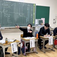 新聞見出し付けるには？　教諭ら２０人市川で協議会