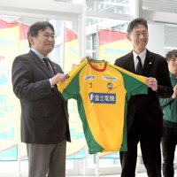 Ｊ１で人呼ぶプレーを　ジェフ千葉選手ら千葉市長に抱負　２月開幕　サポーターも激励