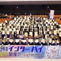千葉県高体連から表彰を受けた選手や監督たち