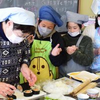 郷土の味「太巻きずし」　古代米で華やかに完成　長南小