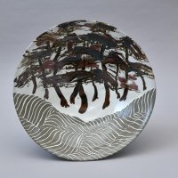 「鉄絵銅彩松波文大鉢」１９８６年、千葉市美術館蔵
