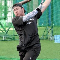 松川、居残り練に汗　糸満キャンプ　千葉ロッテ
