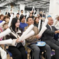 五輪デビュー「ぜひ金を」　フィギュアＳＰ　中井亜美選手に市民ら声援　ゆかりの市川でＰＶ沸く