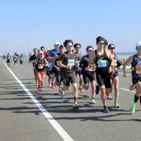 太平洋沿いの有料道路を疾走　東金・九十九里波乗りマラソン　千葉真子さん、永田裕志さんらゲスト参加
