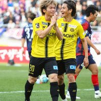 ＦＣ東京―柏　後半、チーム２点目のゴールを決め喜ぶ柏・瀬川（左）＝味スタ（共同）
