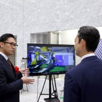 認定された製品について説明する吉野製作所の吉野友章ＣＥＯ