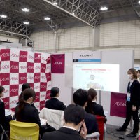 ２７年卒就活解禁　売り手市場続く　ＡＩ時代に「対人」重視　メッセで合同説明会　千葉県内から７０社