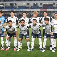 第４節の町田戦前、集合写真撮影に臨む千葉イレブン
