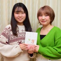 夢かない詩集出版　２１歳・彩葉さん　５０作を一冊に　「感情の日記」書きつづる　幼なじみが表紙絵