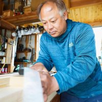 鉋で競うミクロン単位の技　全国削ろう会匝瑳大会実行委員長・川口泰弘さん（４８）　【ひと模様】