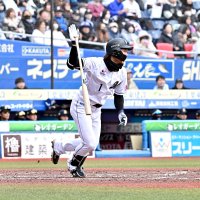 ３回千葉ロッテ１死二塁、藤原が中前に同点打を放つ＝ＺＯＺＯマリン
