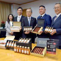 最新農法で濃厚味わい　栽培し加工　市長絶賛「高級感ある」　船橋産トマトジュース披露