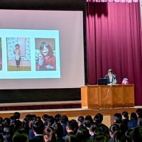 安藤さんの講演を聞く土気高の生徒
