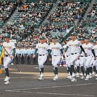 専大松戸ナイン堂々行進　春の選抜高校野球開幕　第３日の２１日、北照（北海道）と初戦
