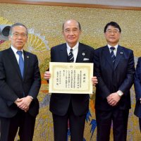 教室用信号機８基寄贈企業に感謝状　船橋市、児童の交通安全で