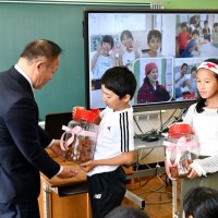 神崎・米沢小４年生　手作り梅干し贈る　５月の発酵マラソンで活用