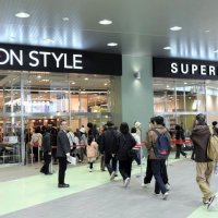 イオンモール津田沼サウス開業　「共に発展を」「新しい時代の到来」　地元商工関係者　期待と歓迎　初日、多くの買い物客