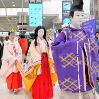 “ご一行”優雅に練り歩き　訪日外国人らと交流　成田空港