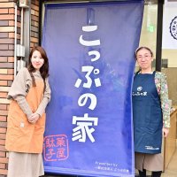 代表の上村さん（左）と店長の吉田さん。子どもたちの放課後の時間帯に合わせ開店する
