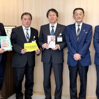 交通安全グッズ　袖ケ浦市に寄贈　木更津自動車学校